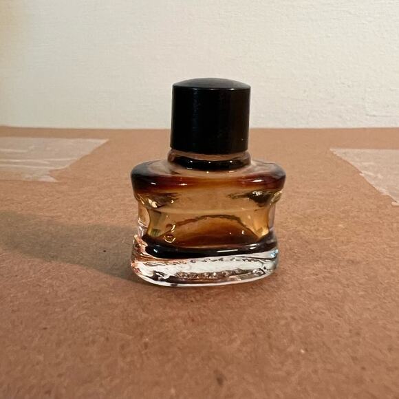Empty Vintage Robert Piguet Micro Mini Bottle - 1/16th fl oz - Picture 1 of 5